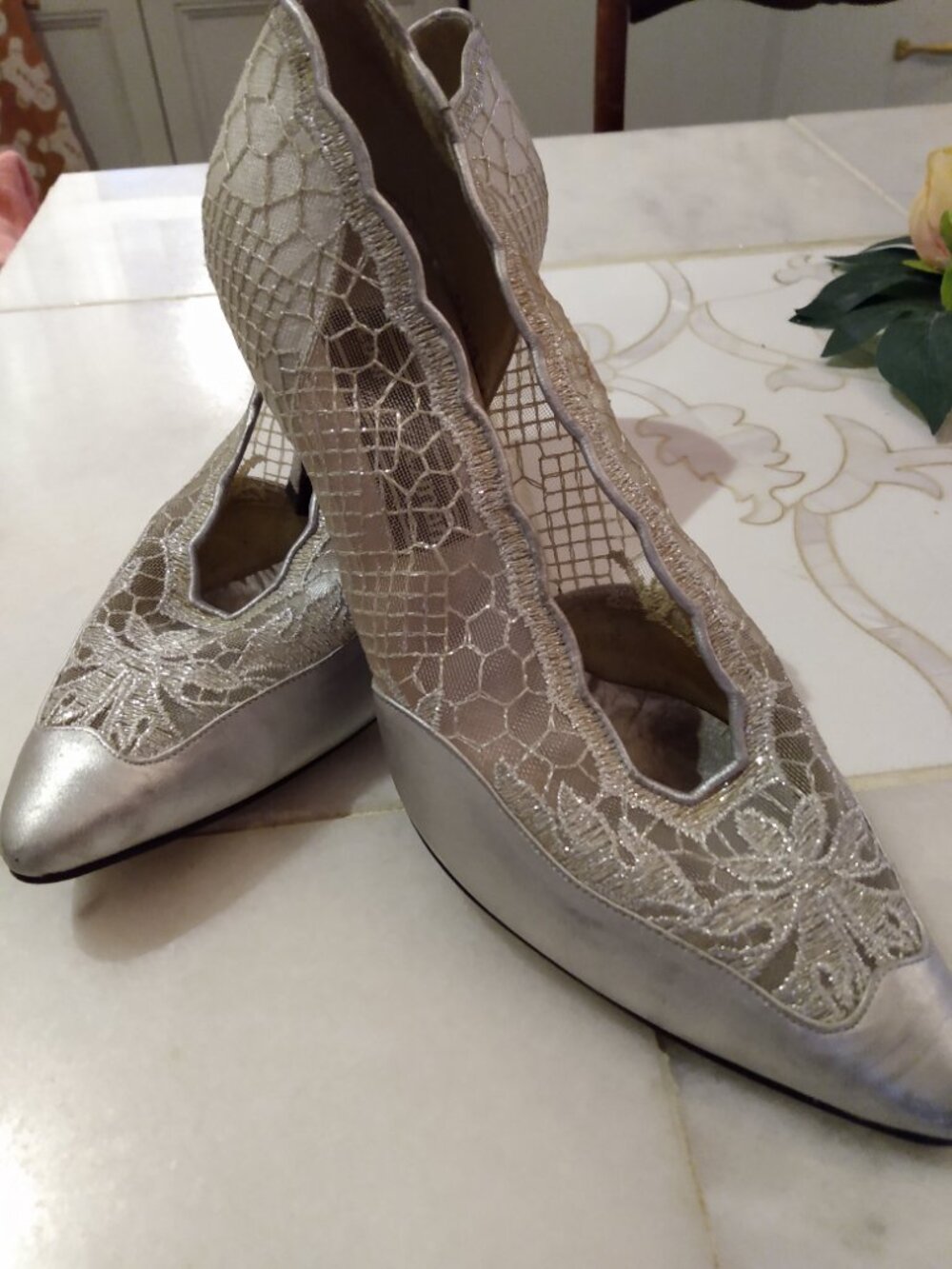 Gorgeous Silver lace, Stuart Weitzman pumps, Size 7 1/2